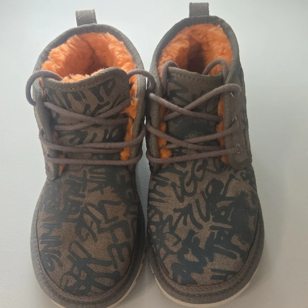 UGG Brown and Orange Boots with Cozy Lining - Picture 4 of 8